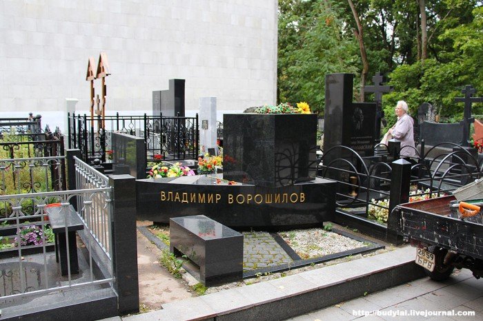 памятник Ворошилову