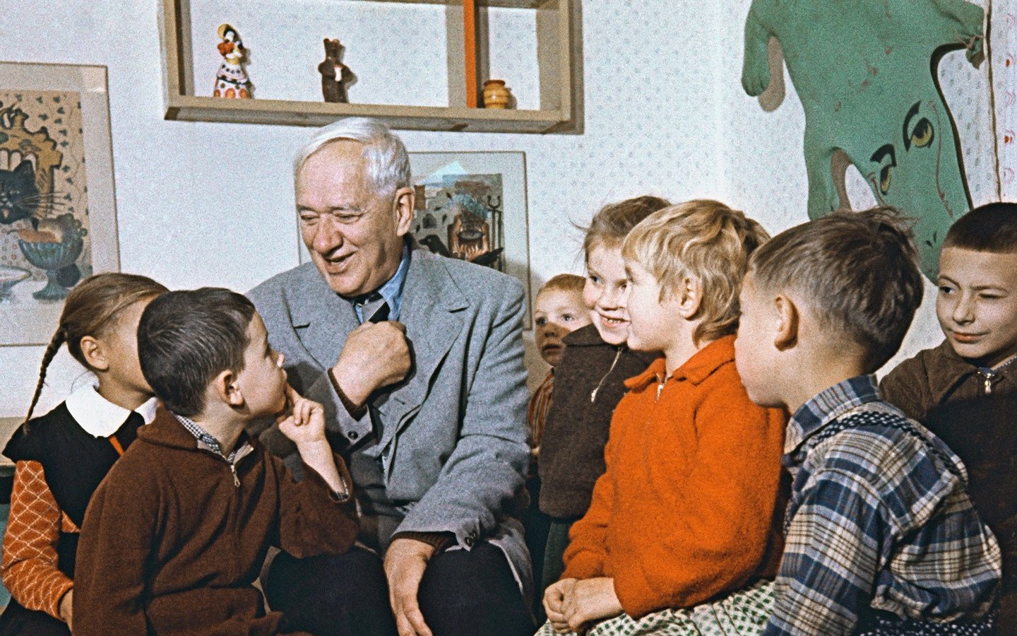 Корней Иванович Чуковский с детьми